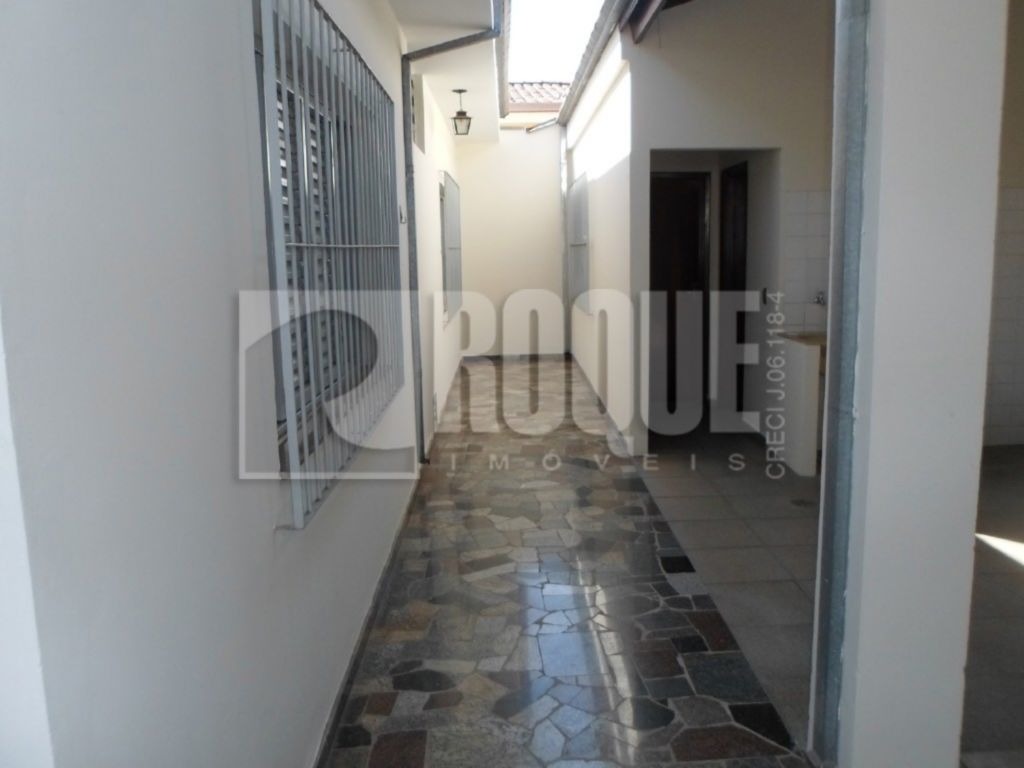 Casa Residencial para aluguel no bairro Jardim Mediterrâneo: Corredor fundos