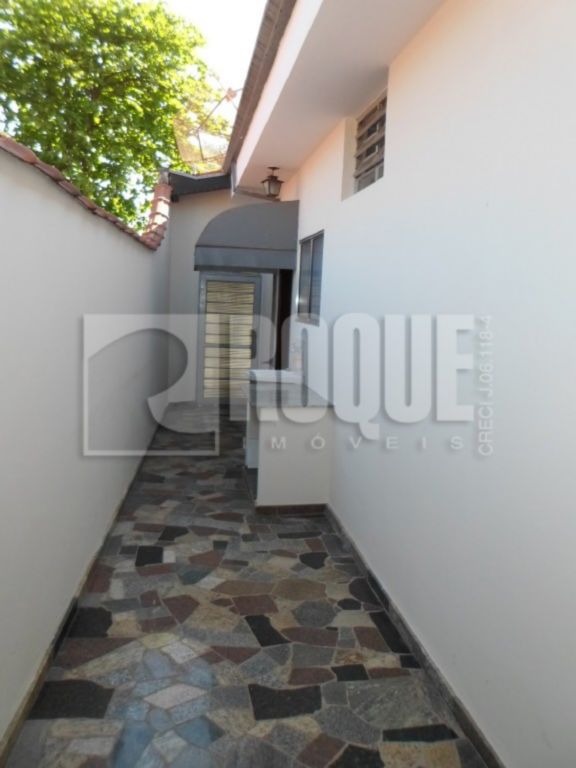 Casa Residencial para aluguel no bairro Jardim Mediterrâneo: Corredor