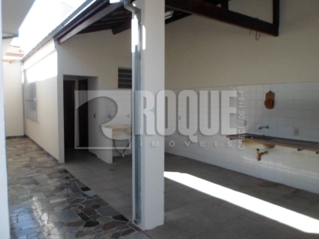 Casa Residencial para aluguel no bairro Jardim Mediterrâneo: Fundos