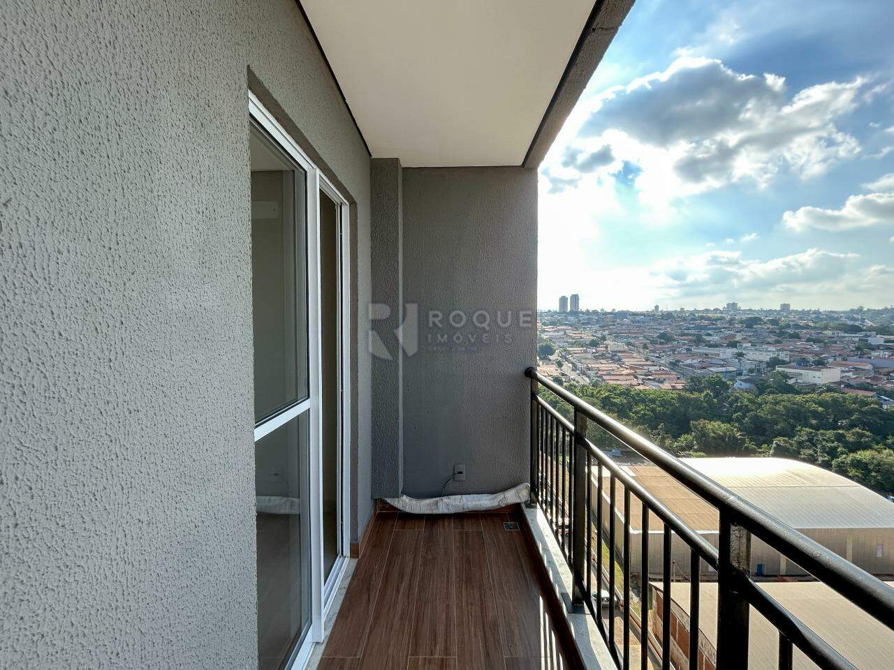 Apartamento para aluguel no bairro Jardim Esteves: Sacada