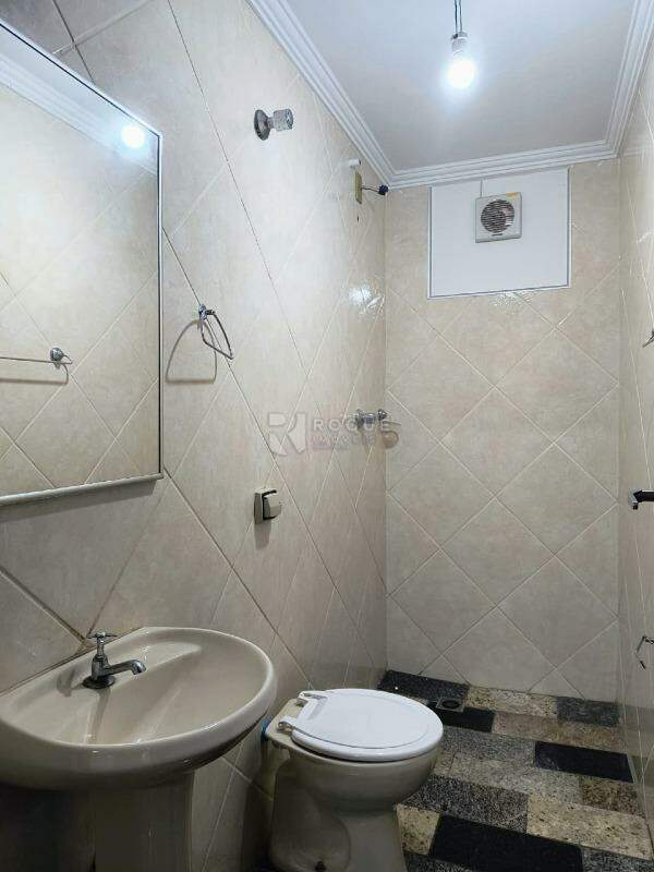 Salão para aluguel no bairro Jardim Ouro Verde: Wc social 02