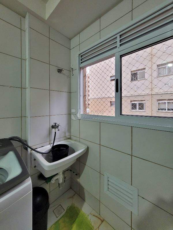 Apartamento à venda no bairro Residencial Rubi: Área de serviço