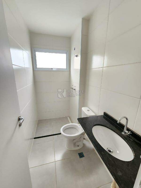Apartamento à venda no bairro Jardim Santa Adélia: Banheiro social