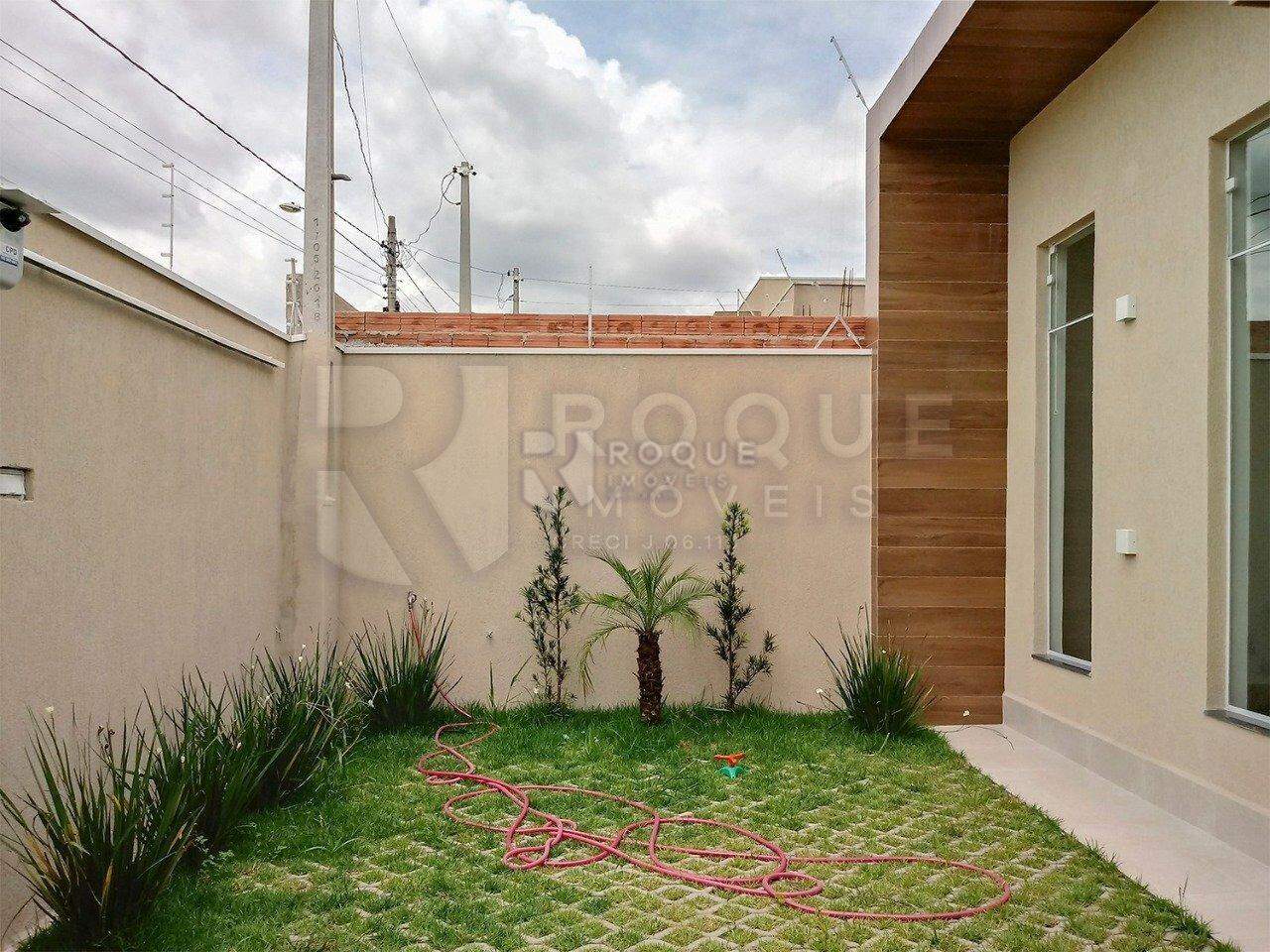 Casa Residencial à venda no bairro Parque Pompeo: Fachada interna