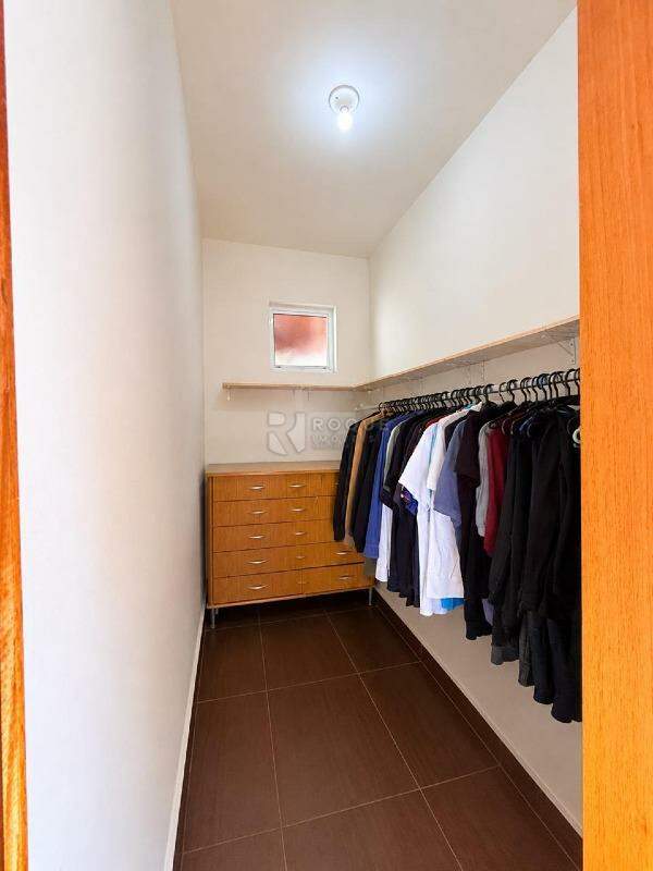 Casa em condomínio para aluguel no bairro Jardim Residencial Florida: Closet Suíte