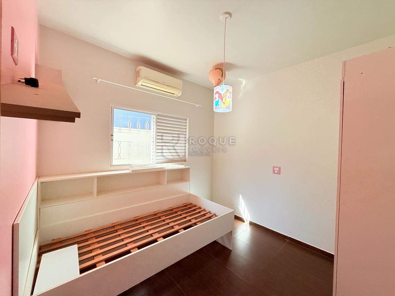 Casa em condomínio para aluguel no bairro Jardim Residencial Florida: Dormitório 01