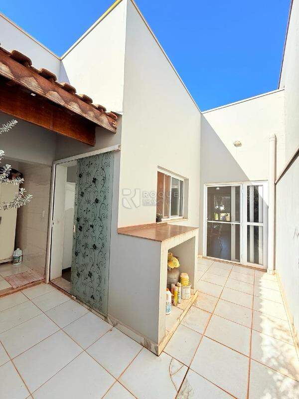 Casa em condomínio para aluguel no bairro Jardim Residencial Florida: Quintal
