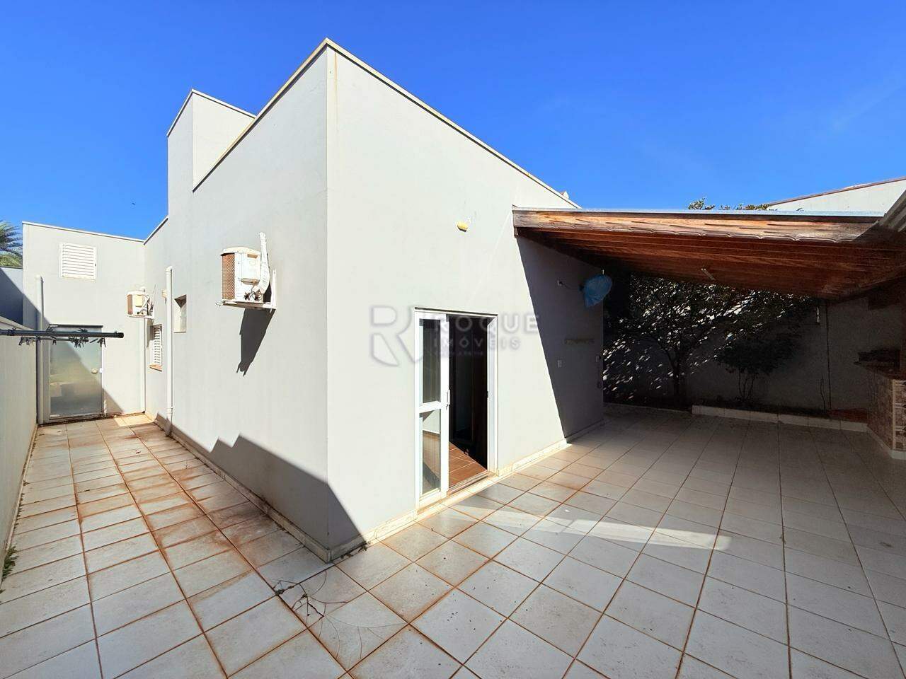 Casa em condomínio para aluguel no bairro Jardim Residencial Florida: Quintal