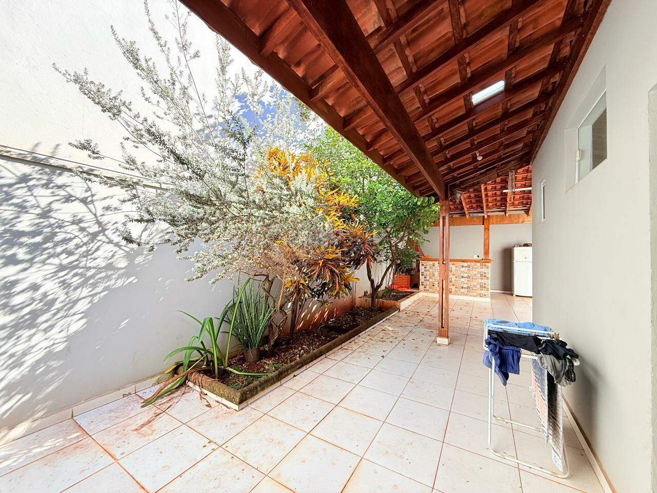 Casa em condomínio para aluguel no bairro Jardim Residencial Florida: Quintal