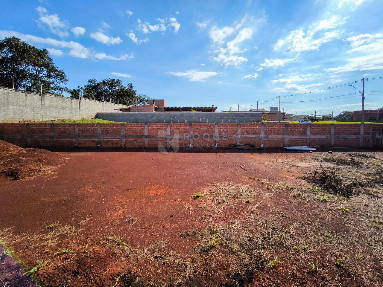 Terreno em condomínio à venda no bairro Residencial Florisa: 