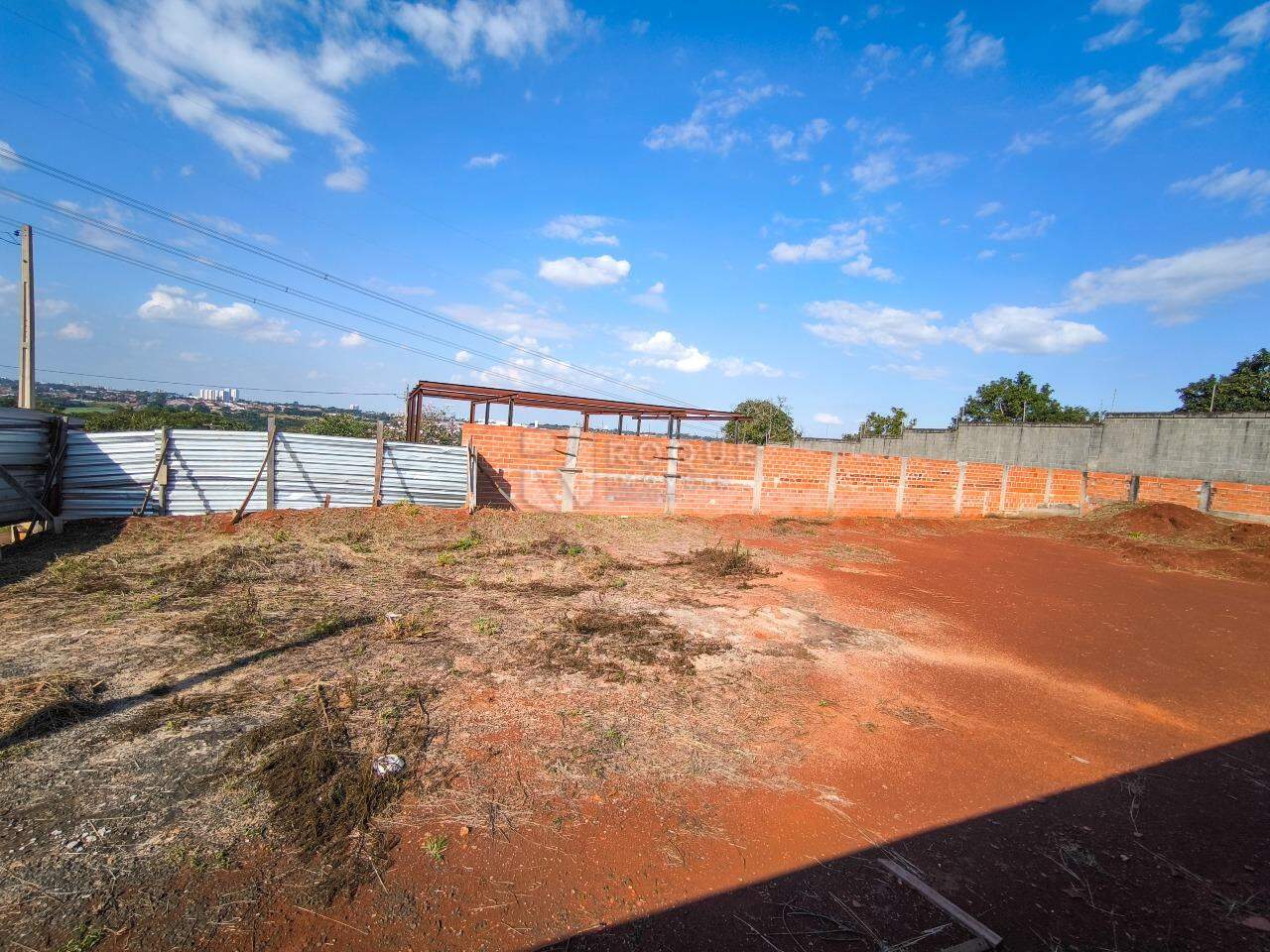 Terreno em condomínio à venda no bairro Residencial Florisa: 