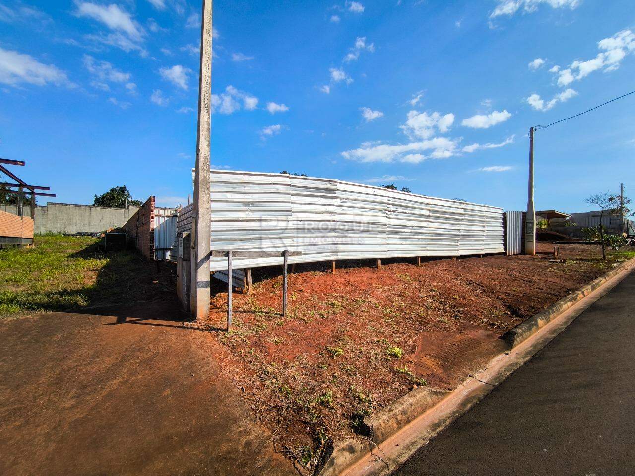 Terreno em condomínio à venda no bairro Residencial Florisa: 