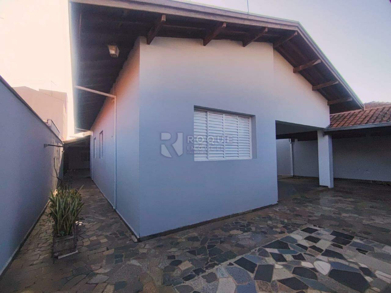 Casa Residencial para aluguel no bairro Centro: Quintal