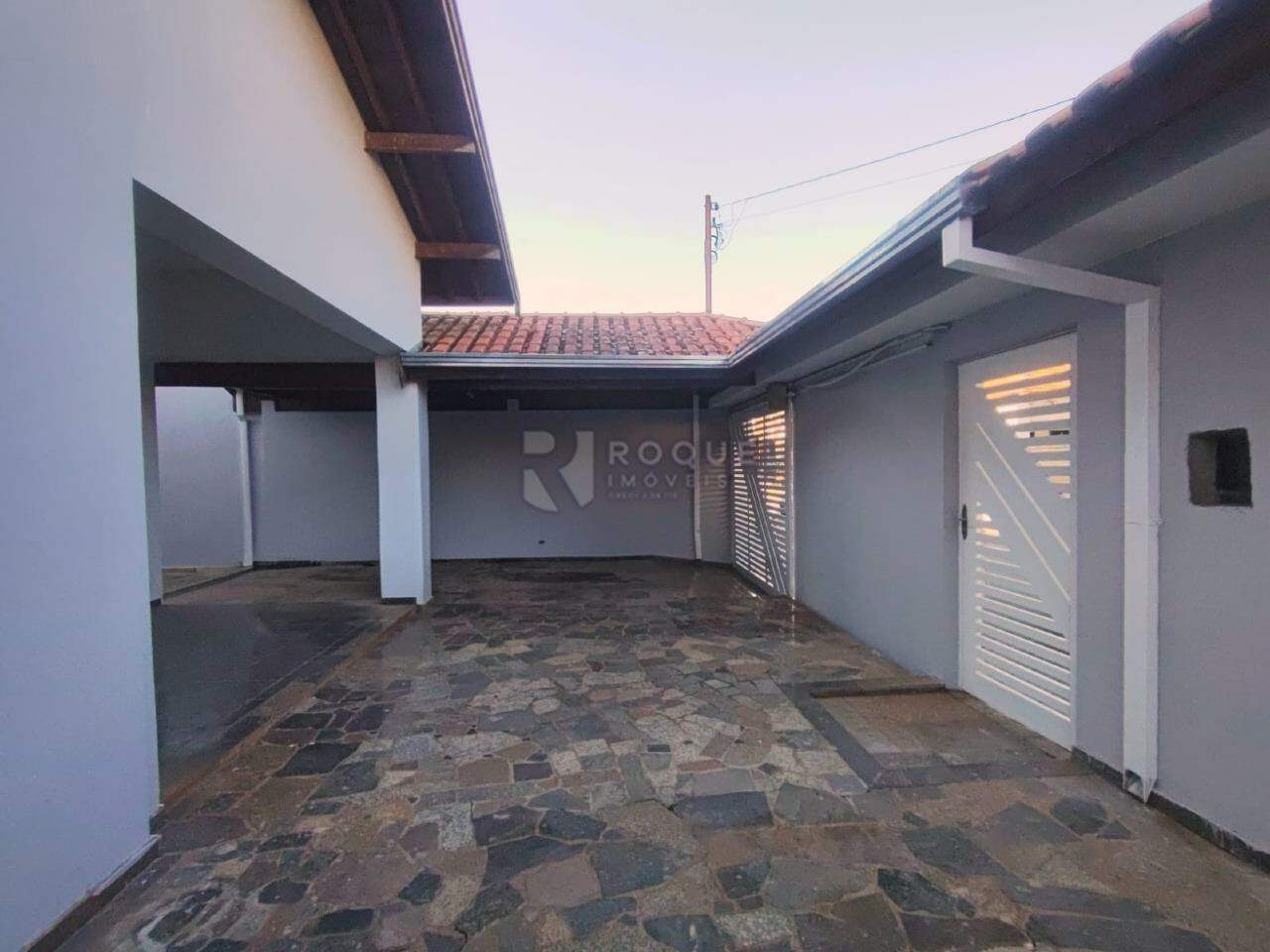 Casa Residencial para aluguel no bairro Centro: Quintal