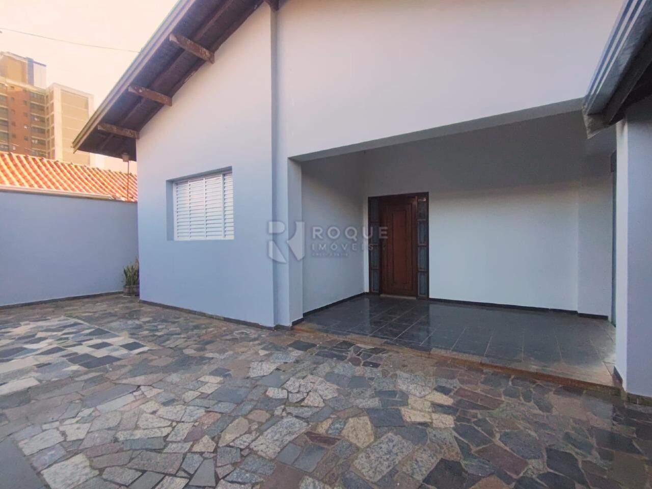Casa Residencial para aluguel no bairro Centro: Quintal