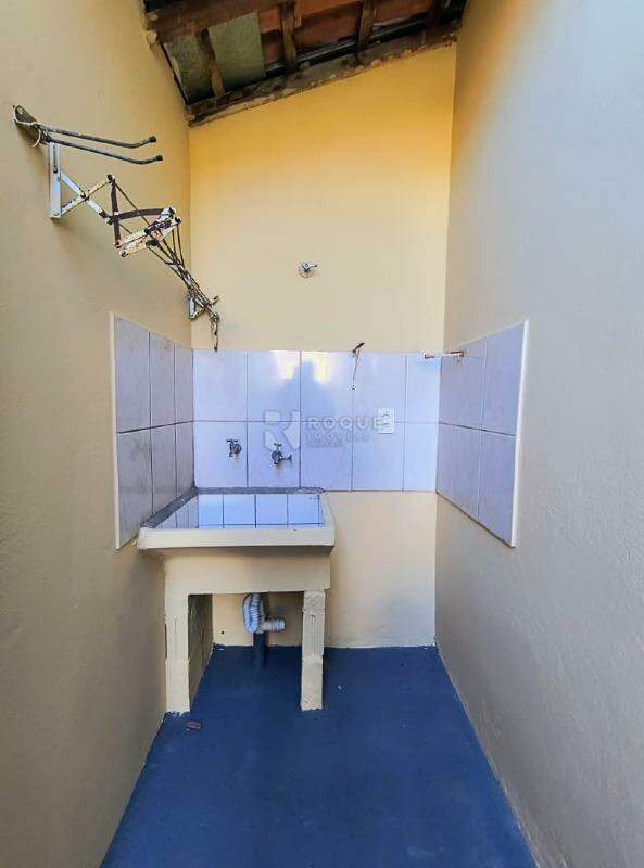 Casa Residencial para aluguel no bairro Jardim Olga Veroni: Lavanderia