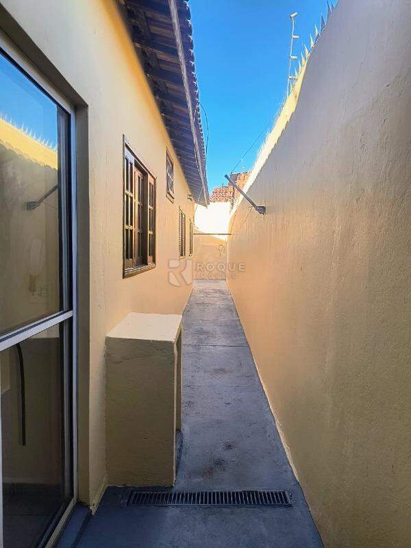 Casa Residencial para aluguel no bairro Jardim Olga Veroni: Corredor