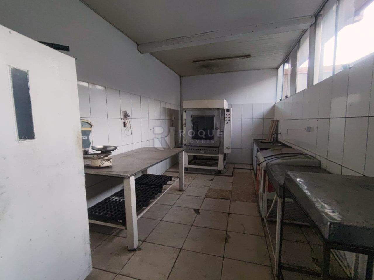 Salão para aluguel no bairro Parque Residencial Abílio Pedro: Cozinha