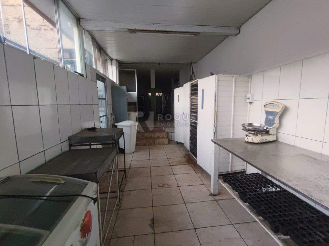 Salão para aluguel no bairro Parque Residencial Abílio Pedro: Cozinha