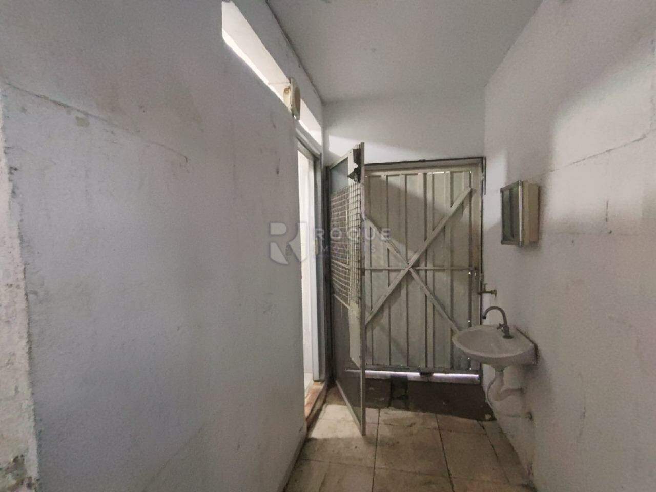 Salão para aluguel no bairro Parque Residencial Abílio Pedro: Hall