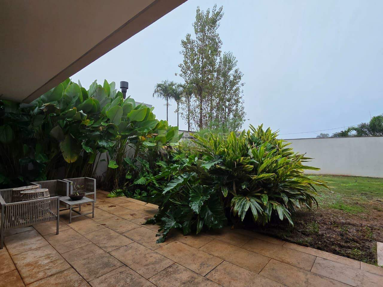 Casa em condomínio à venda no bairro Residencial Ilha de Bali: Fundos