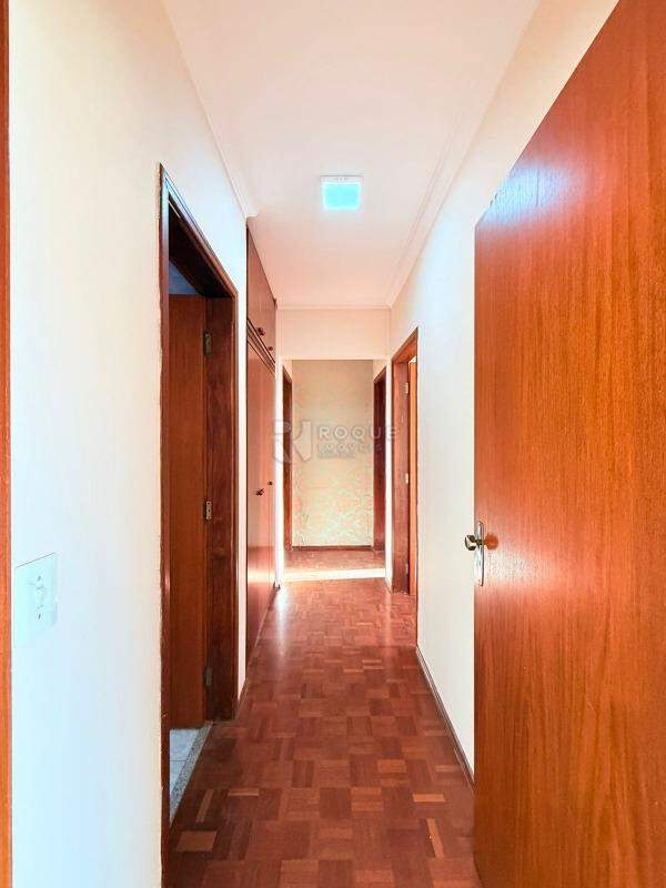 Apartamento para aluguel no bairro Centro: Hall Banheiro e Dormitório