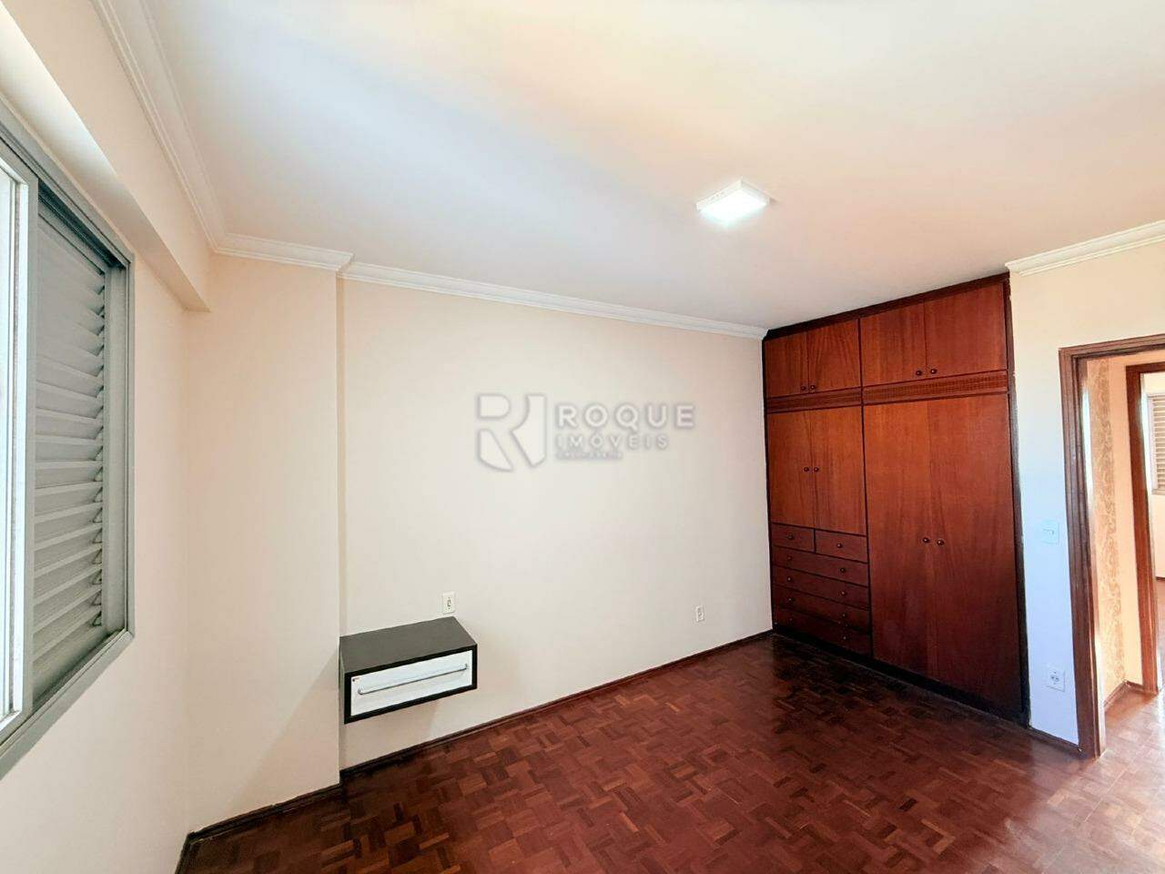 Apartamento para aluguel no bairro Centro: Dormitório 03 Suíte