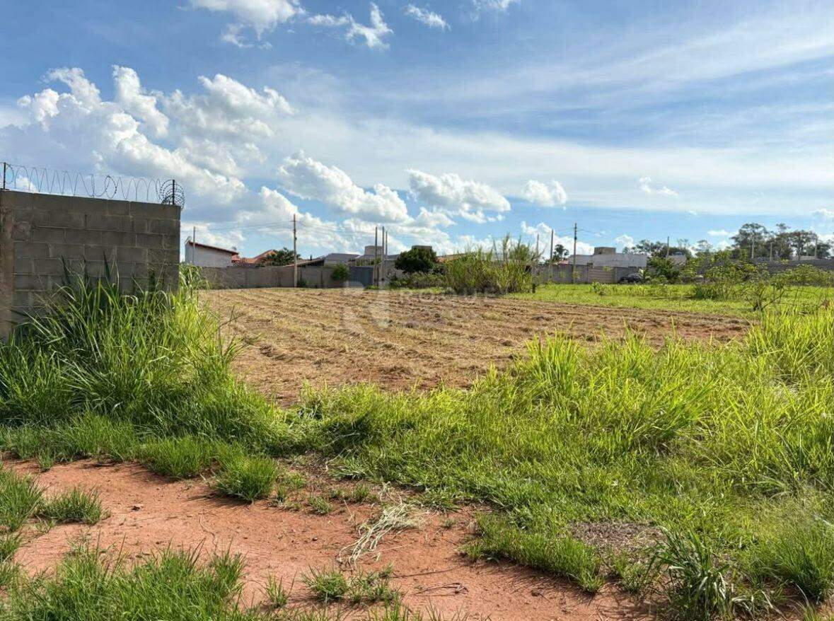Terreno em condomínio à venda no bairro Pires de Cima: 