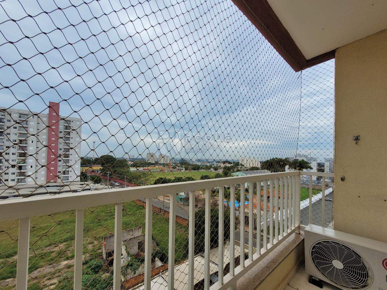 Apartamento à venda no bairro Chácaras Antonieta: Varanda