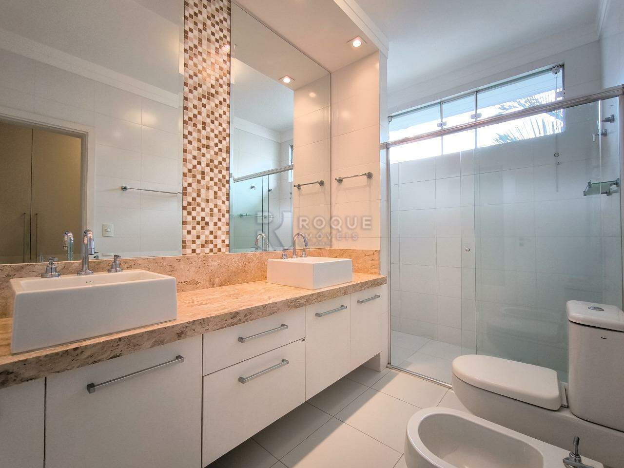 Casa em condomínio à venda no bairro Jardim Residencial Monsenhor Rossi: WC SUÍTE 2