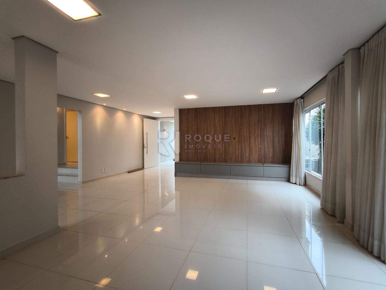 Casa em condomínio à venda no bairro Jardim Residencial Monsenhor Rossi: SALA DE ESTAR