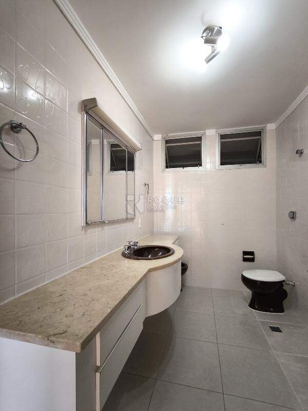 Apartamento à venda no bairro Centro: BANHEIRO SOCIAL