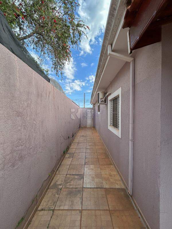 Casa Residencial para aluguel no bairro Jardim Santa Catarina: Corredor
