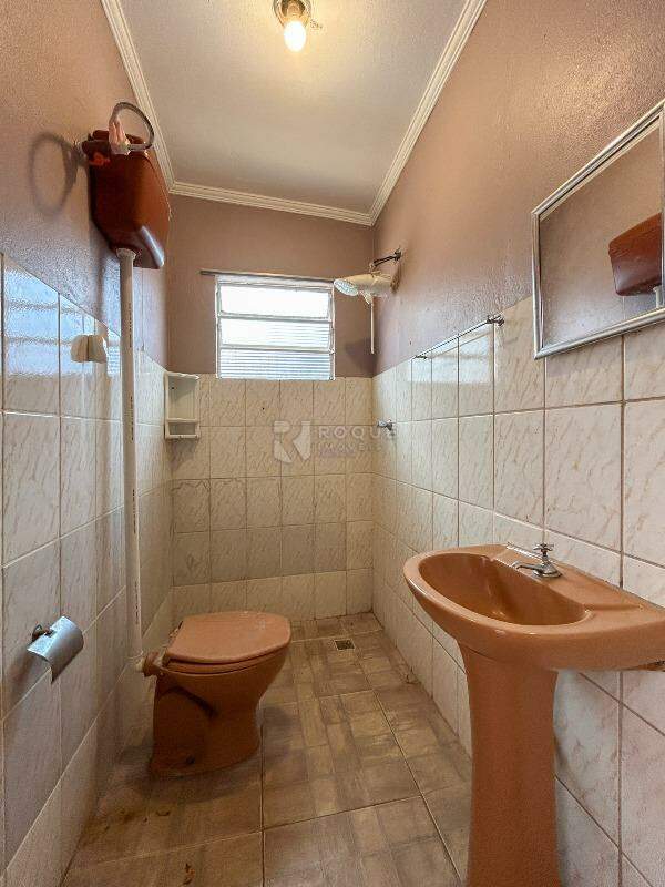 Casa Residencial para aluguel no bairro Jardim Santa Catarina: WC social fundo