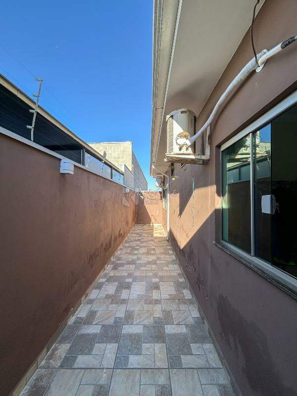 Casa Residencial para aluguel no bairro Jardim Porto Real IV: Corredor 