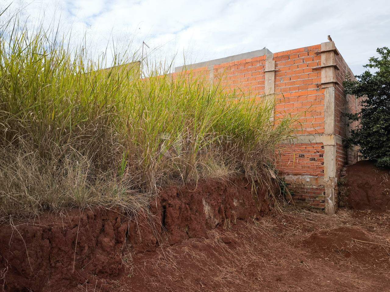 Terreno à venda no bairro Residencial Colinas do Engenho I: 