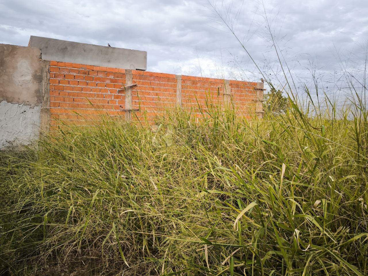 Terreno à venda no bairro Residencial Colinas do Engenho I: 