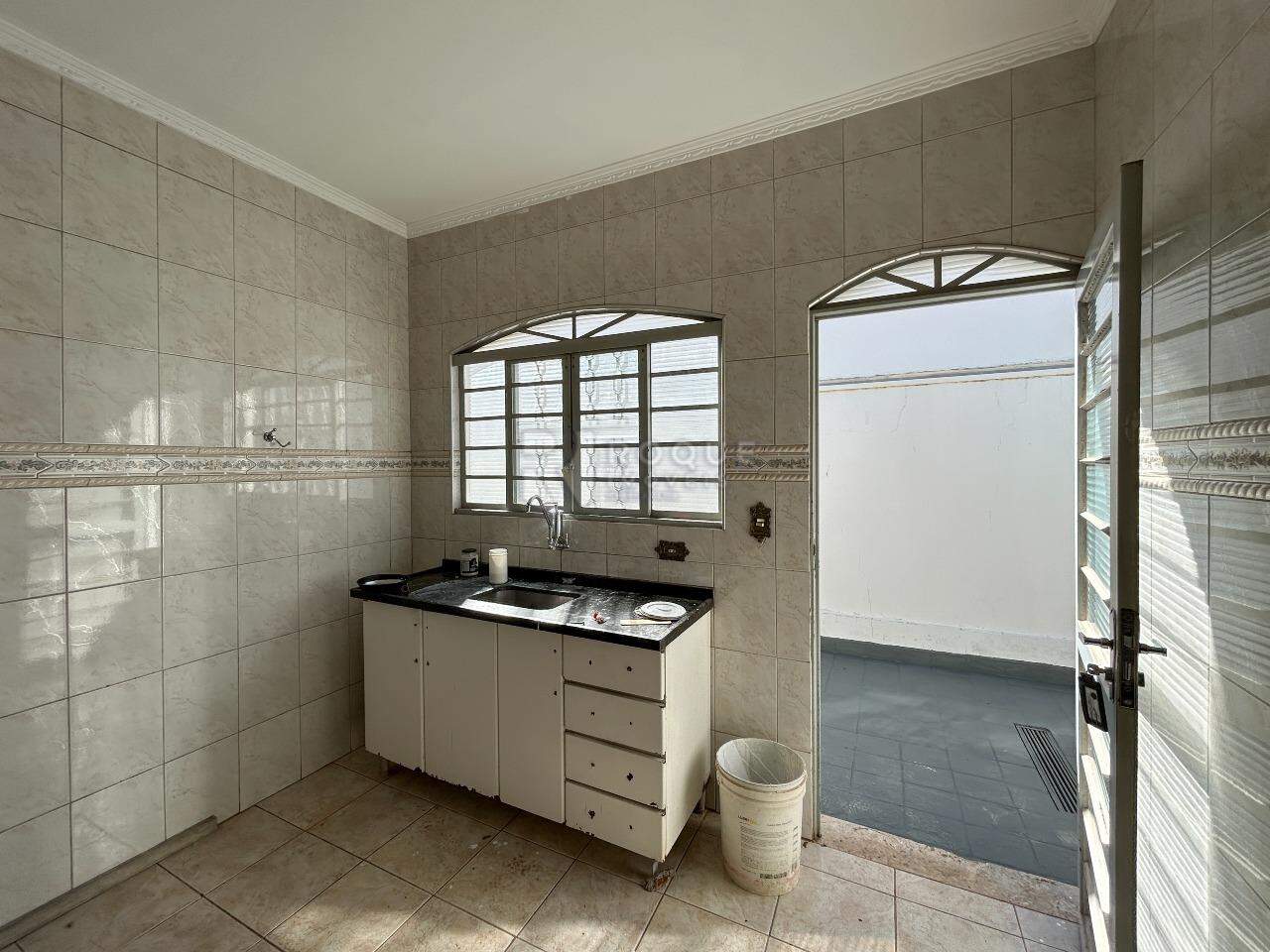 Casa Residencial para aluguel no bairro Parque Residencial Aeroporto: Cozinha