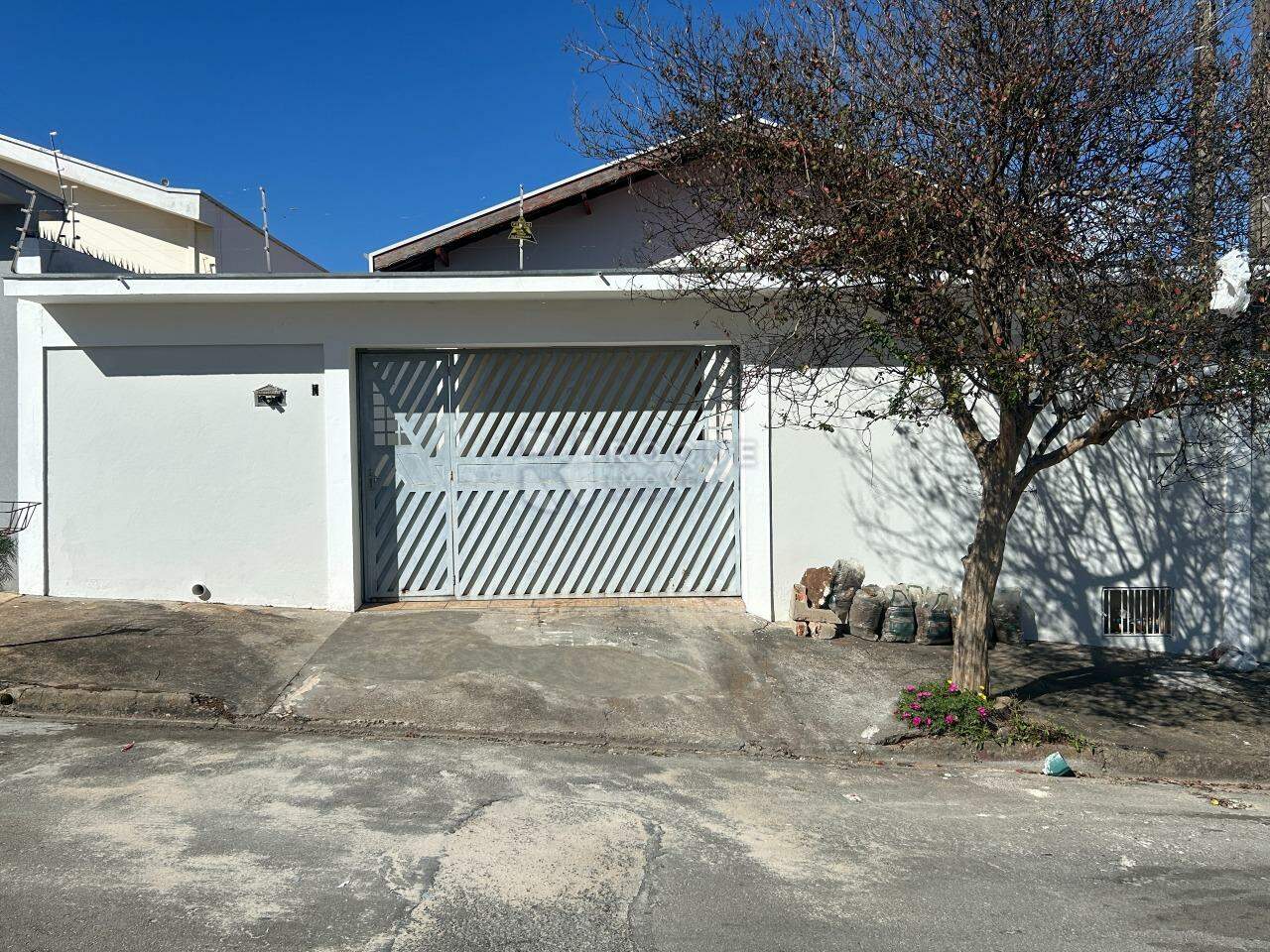 Casa Residencial para aluguel no bairro Parque Residencial Aeroporto: Fachada 