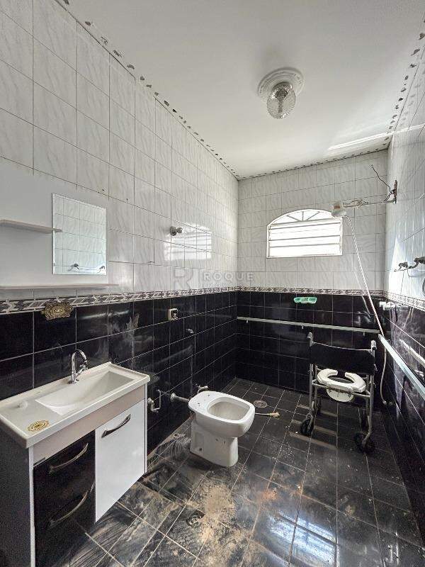 Casa Residencial para aluguel no bairro Parque Residencial Aeroporto: WC suíte