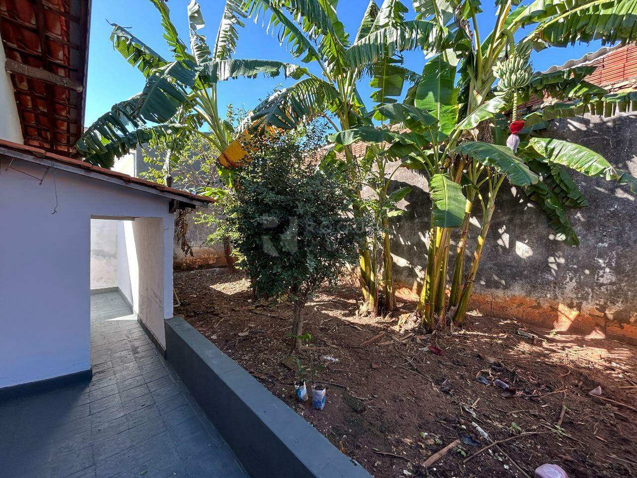 Casa Residencial para aluguel no bairro Parque Residencial Aeroporto: Fundo