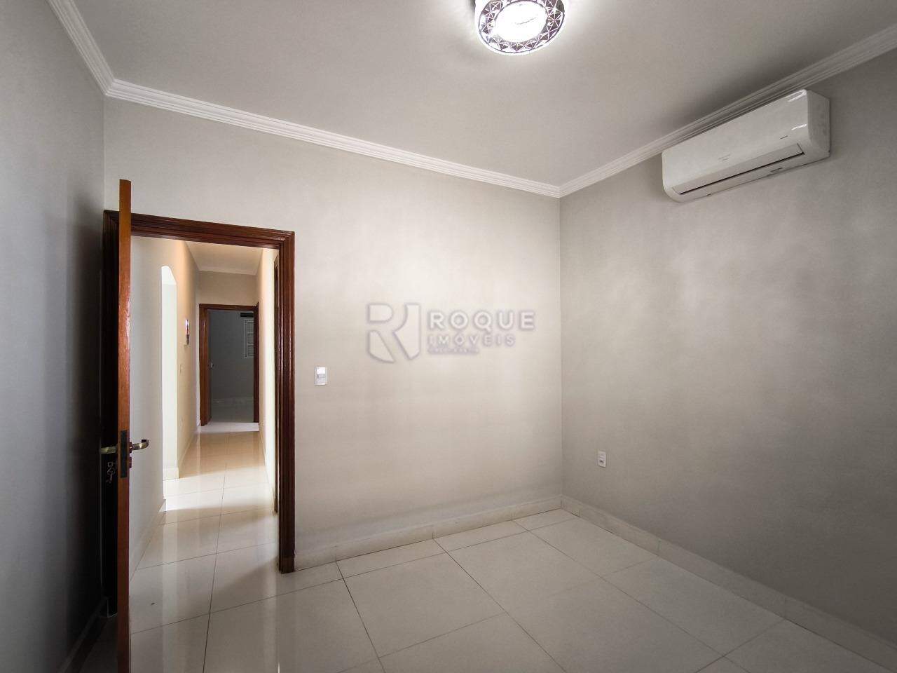 Casa Residencial à venda no bairro Jardim Nova Itália: SUÍTE