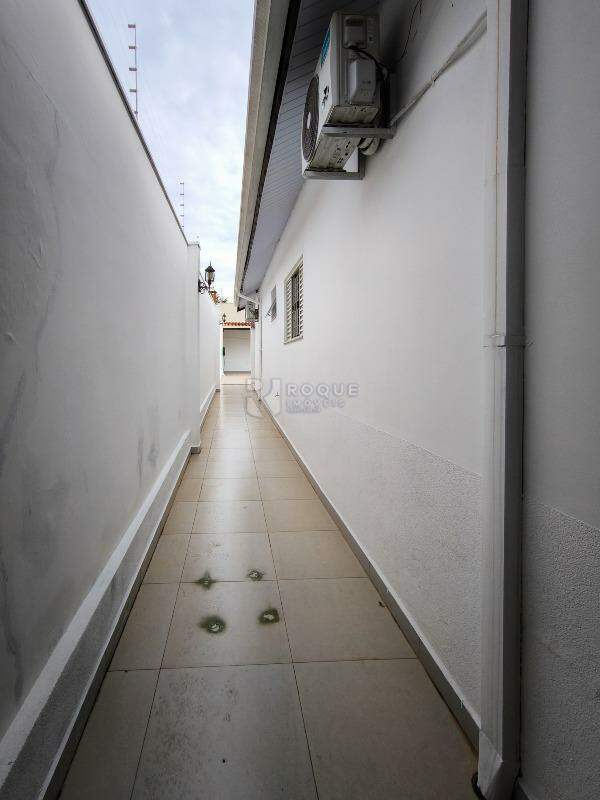 Casa Residencial à venda no bairro Jardim Nova Itália: LATERAL EXTERNA