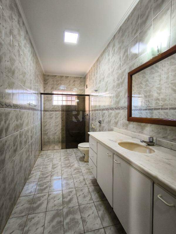 Casa em condomínio à venda no bairro Jardim Residencial Monsenhor Rossi: BANHEIRO SOCIAL