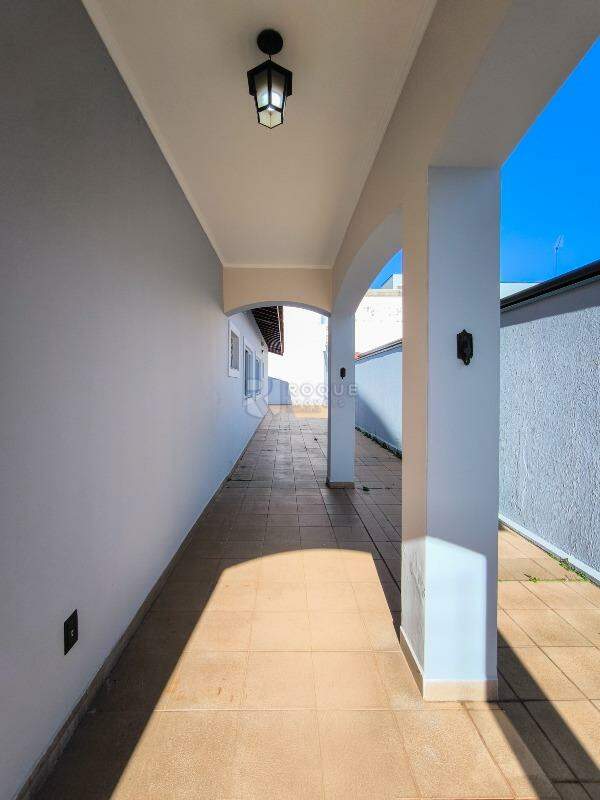 Casa em condomínio à venda no bairro Jardim Residencial Monsenhor Rossi: VARANDA