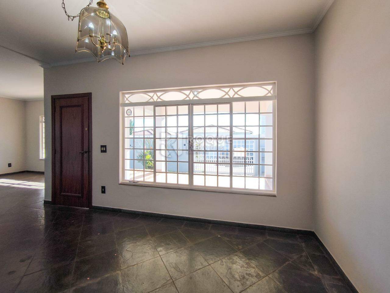Casa em condomínio à venda no bairro Jardim Residencial Monsenhor Rossi: SALA DE ESTAR