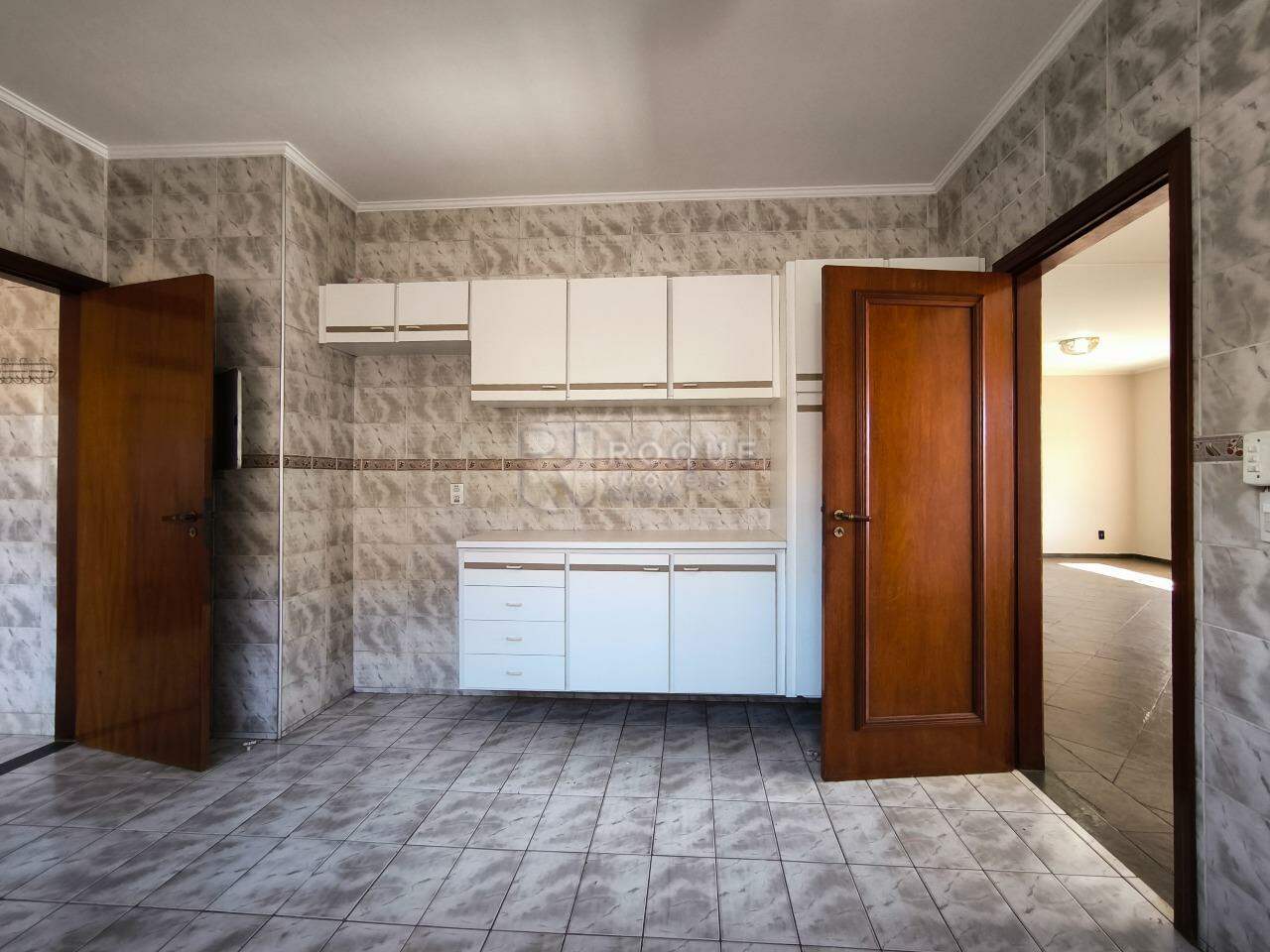 Casa em condomínio à venda no bairro Jardim Residencial Monsenhor Rossi: COZINHA