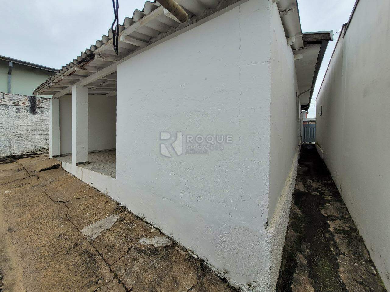 Casa Residencial à venda no bairro Vila Cristovam: Fundos