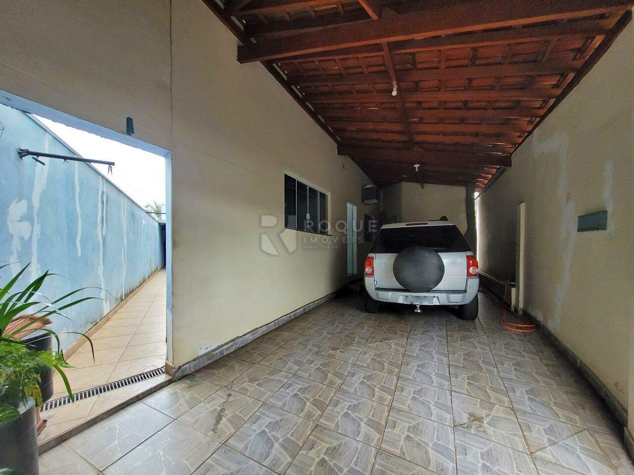 Casa Residencial à venda no bairro Vila Cristovam: Garagem