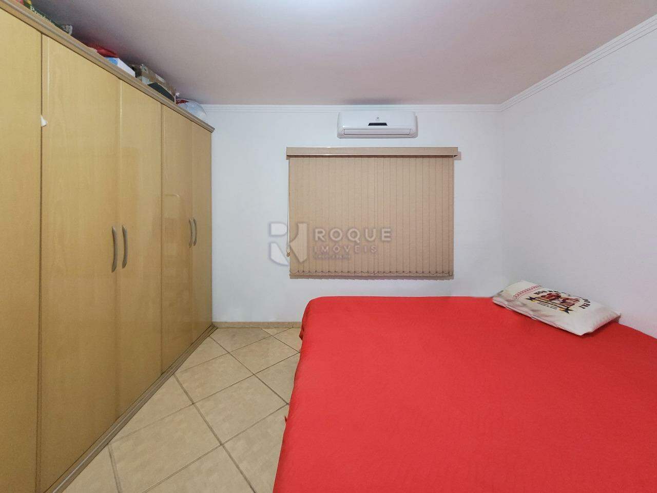 Casa Residencial à venda no bairro Vila Cristovam: Suíte